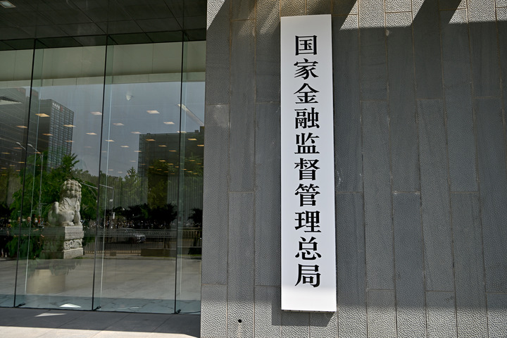 李云泽首次亮相“部长通道”回应热点问题，释放重磅信号